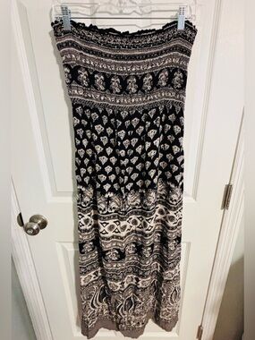😍Angie Black and White Printed Strapless Maxi Dress size large